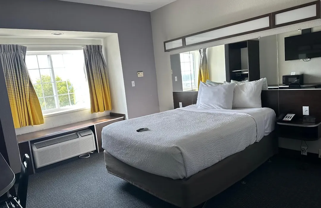 Microtel Inn & Suites By Wyndham Quincy Downtown - River Area-1