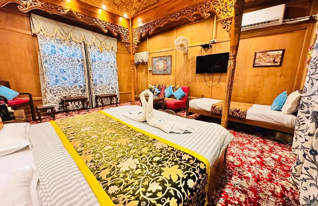 Crown Of India Group Of Houseboats-1
