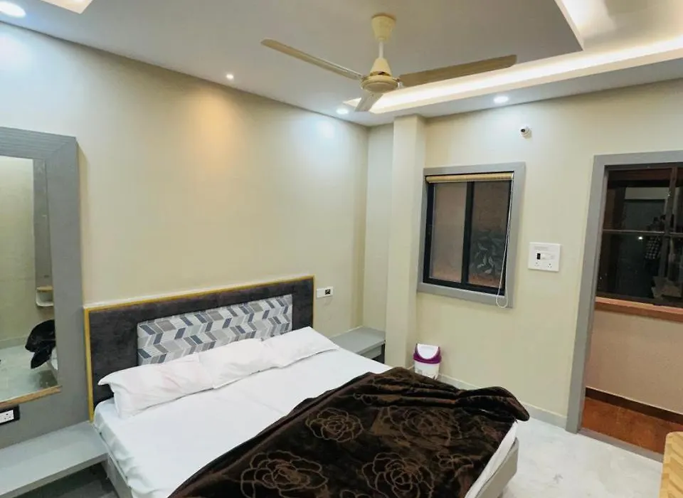 Hotel Om Shree Palace , Near Railway Station And Mahakal Lok-1