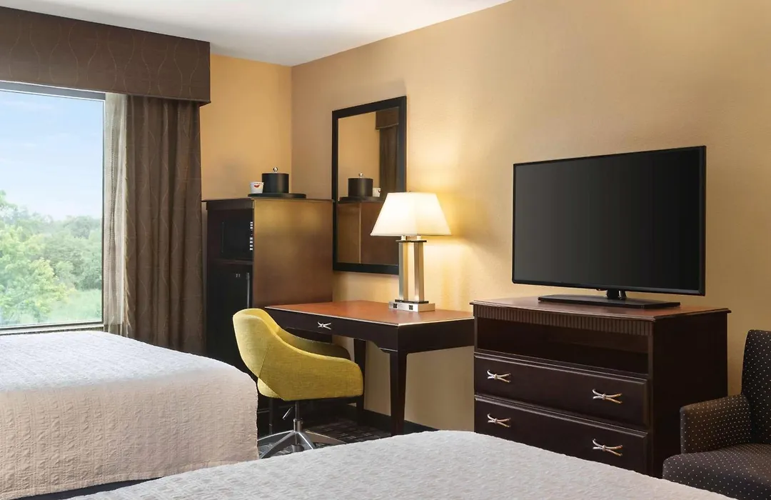Hampton Inn & Suites Pine Bluff-1
