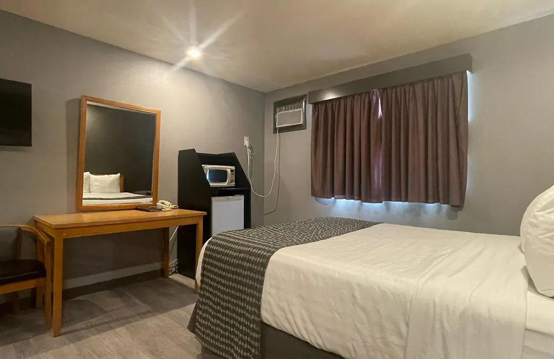 Travelodge By Wyndham Brandon-1