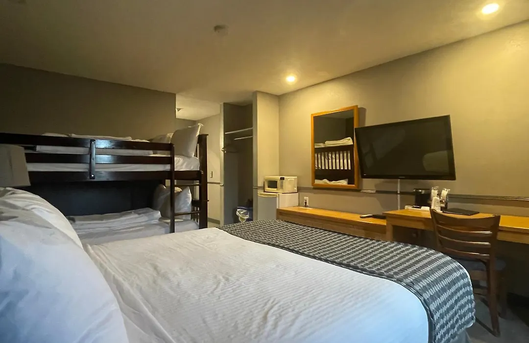 Travelodge By Wyndham Brandon-1