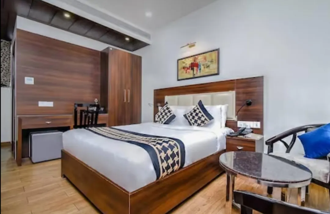 Hotel Jb Skyhilton Inn, Alambagh-1