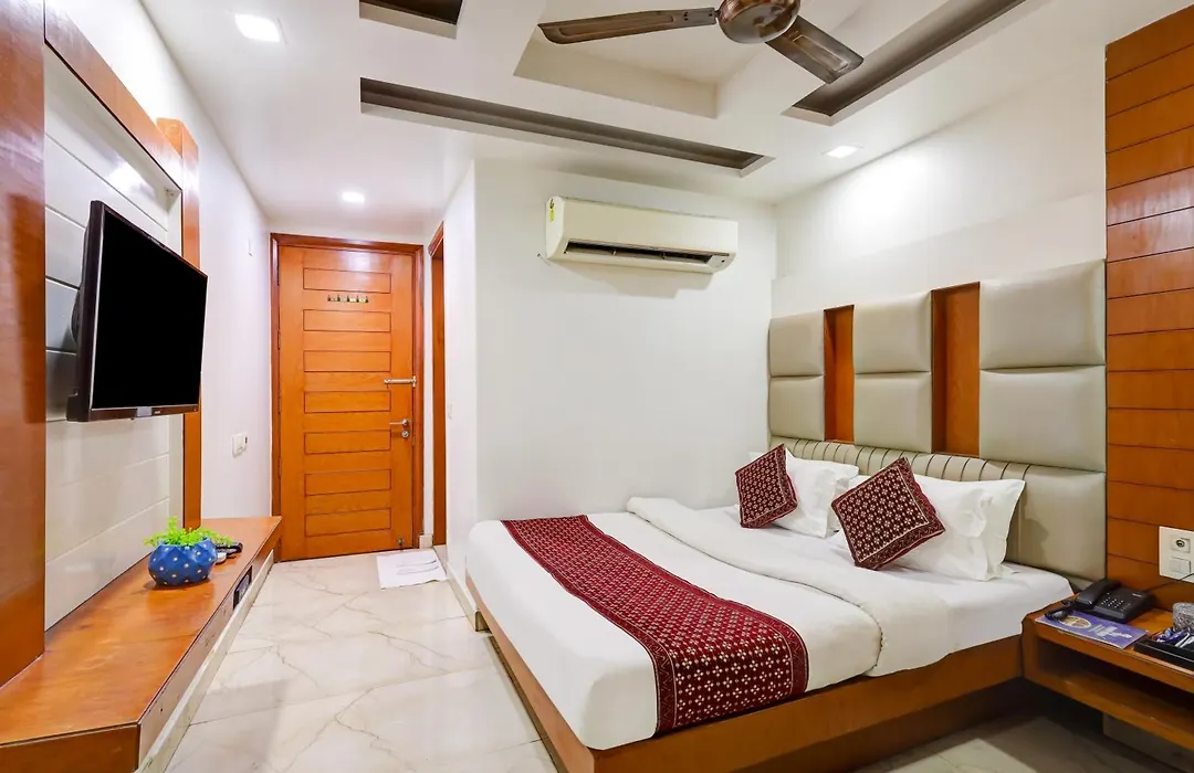 Hotel Tashkent Palace - Budget Friendly, Near R K Ashram Metro Station-1