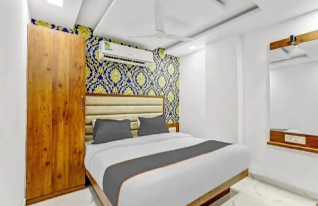 Hotel Lux Inn Ahmedabad-1