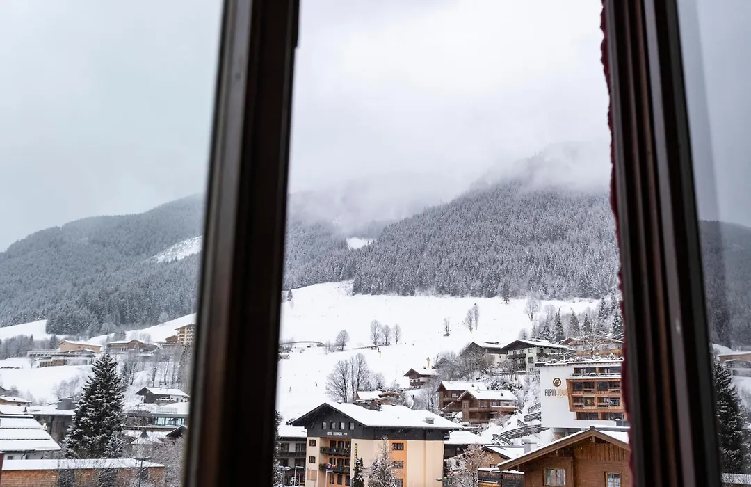 Hotel Pinzgauerhof by Skinetworks-1
