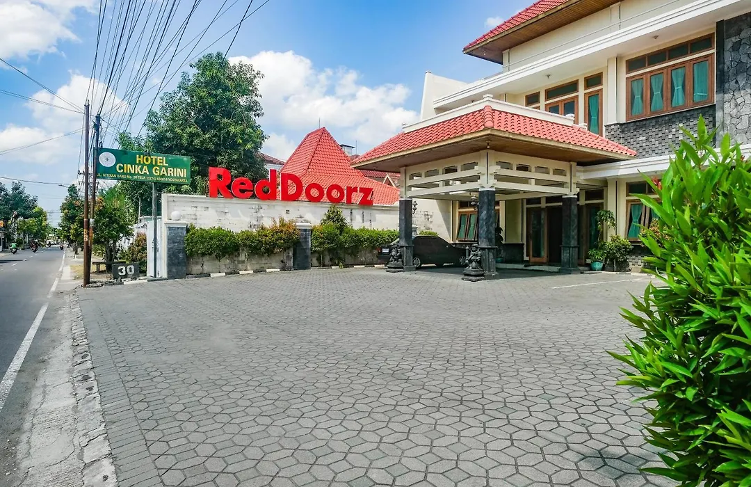 RedDoorz near XT Square Yogyakarta-1