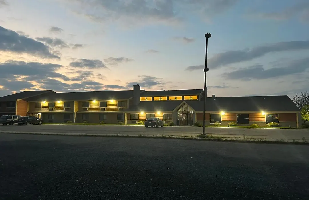 Northwoods Inn & Suites - Blackduck-1