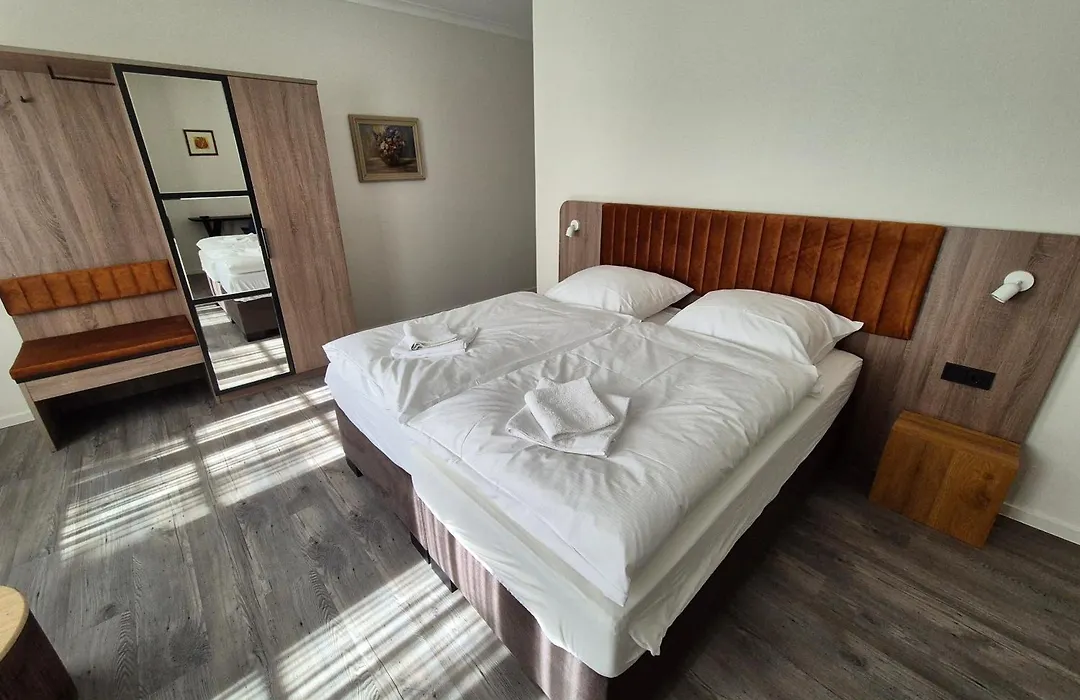 Hotel am Schlosspark-1
