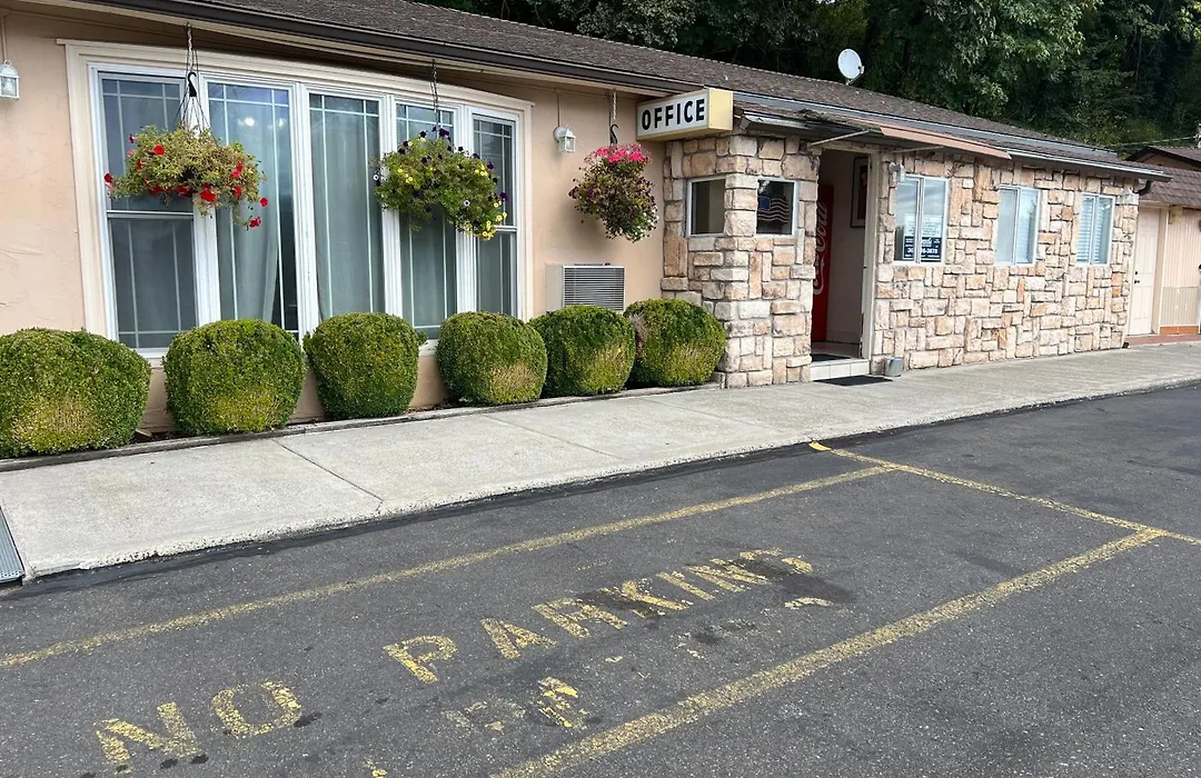 Riverside Motel-1