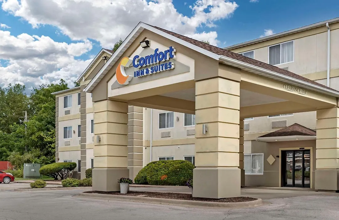 Comfort Inn & Suites East Moline Near I-80-1