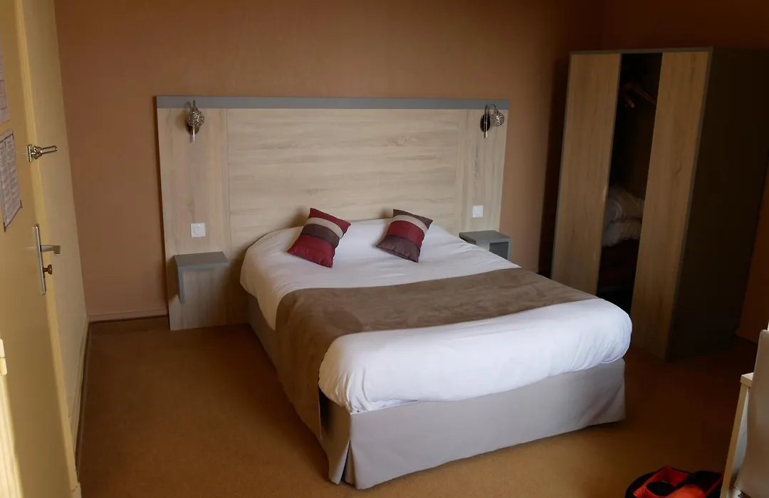 Logis Hôtel Le Lion d'Or-1