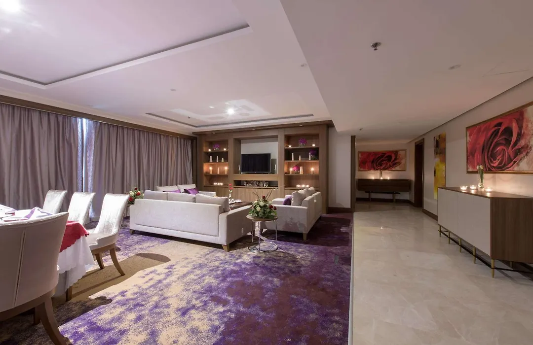 Ramada By Wyndham Continental Jeddah-1