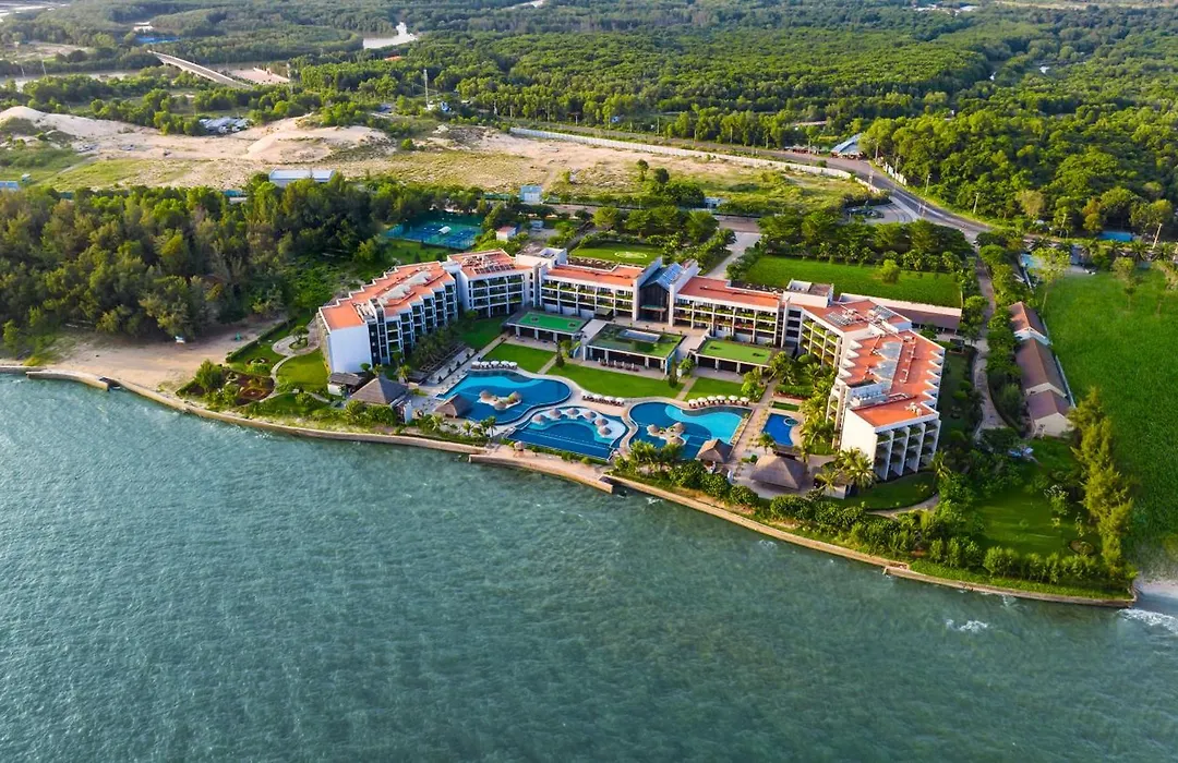 Vietsovpetro Ho Tram Beach Resort & Spa-1