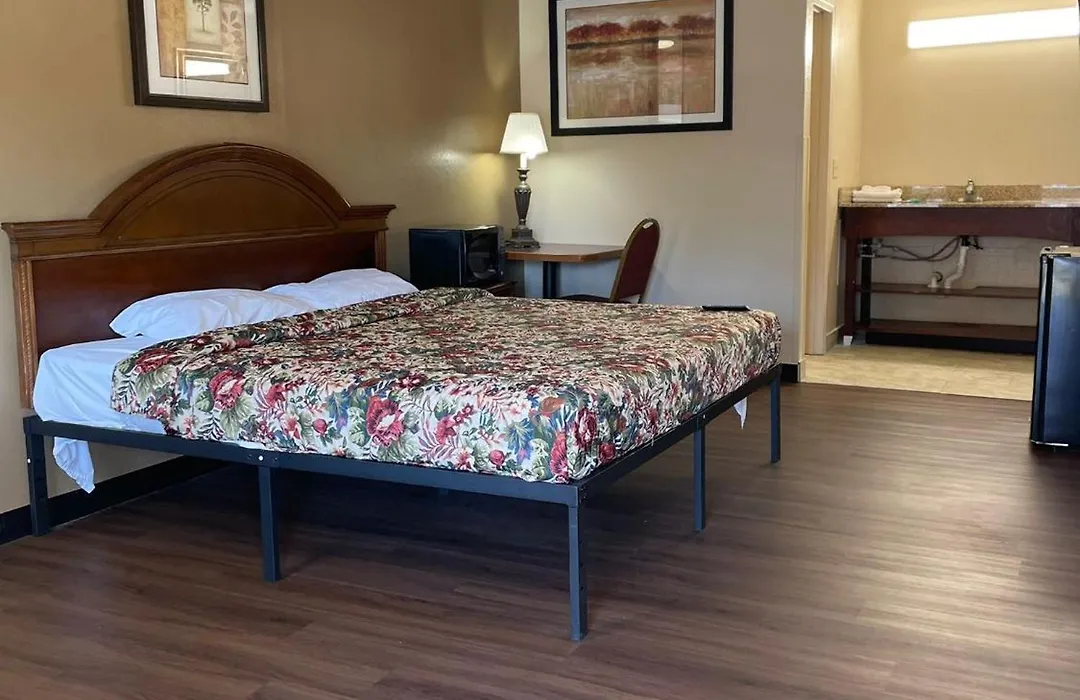 Deluxe Inn-1
