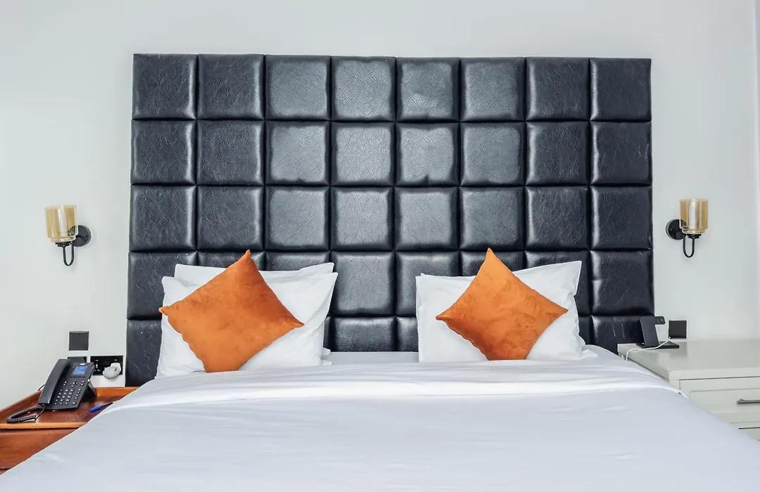 The Whitehouse By Avian Court Hotel-1