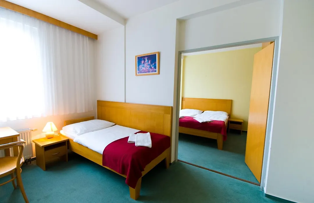 Hotel Smaragd-1