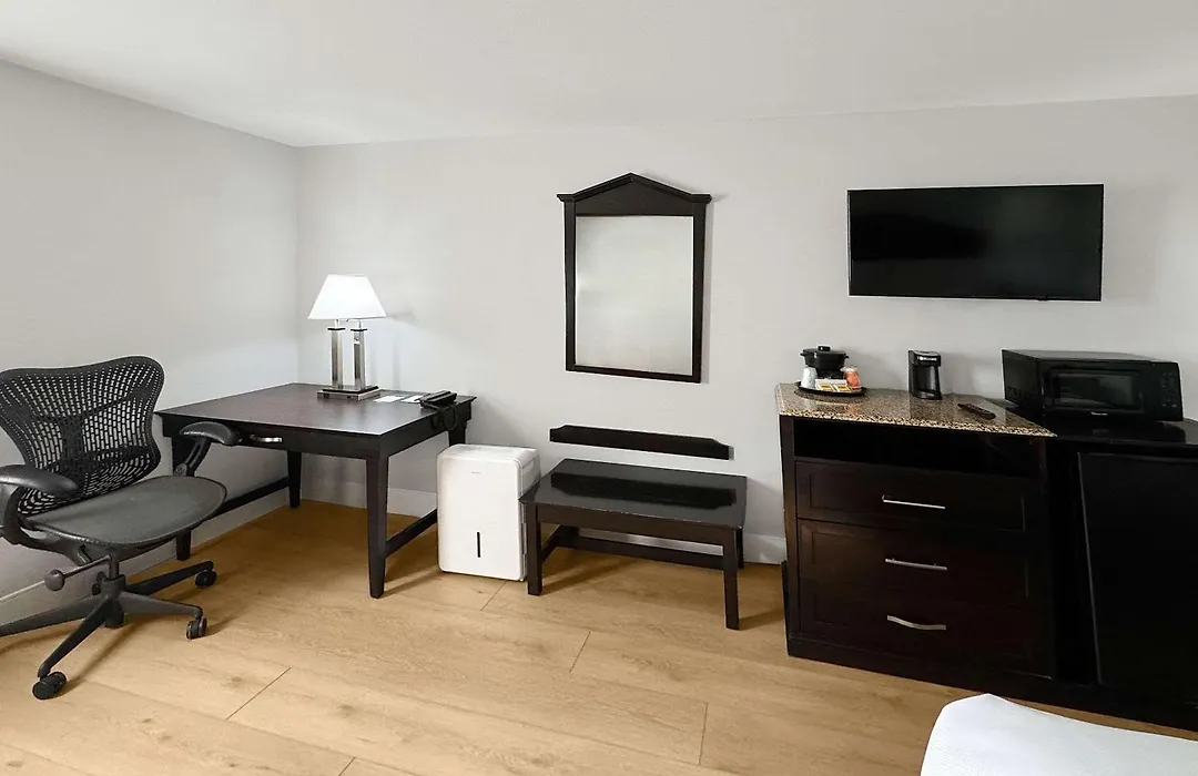 Quality Inn Fort Wayne-1