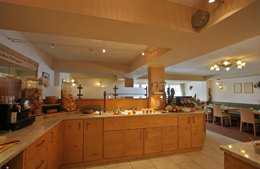 Hotel Garni - Restaurant Kaminstube-1