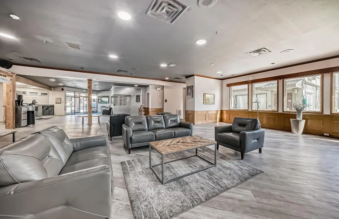 Invermere Inn & Suites-1