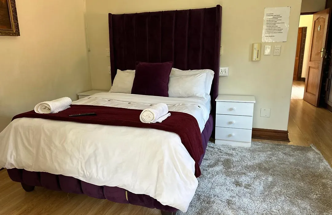 Crown Guesthouse Waterkloof-1