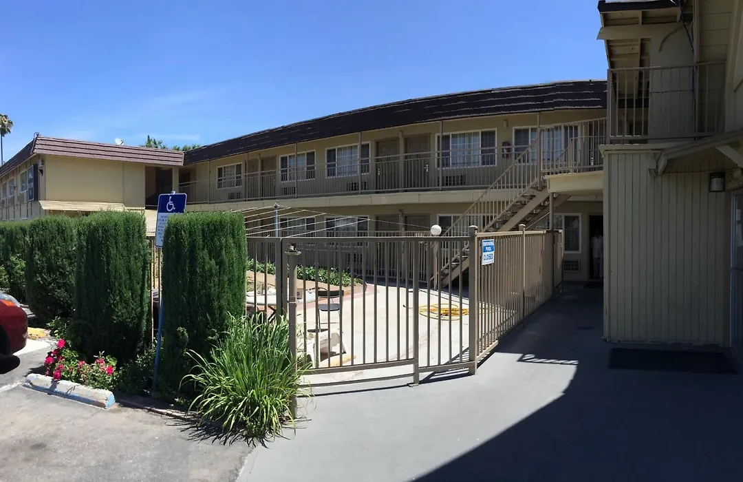 Discovery Inn-1