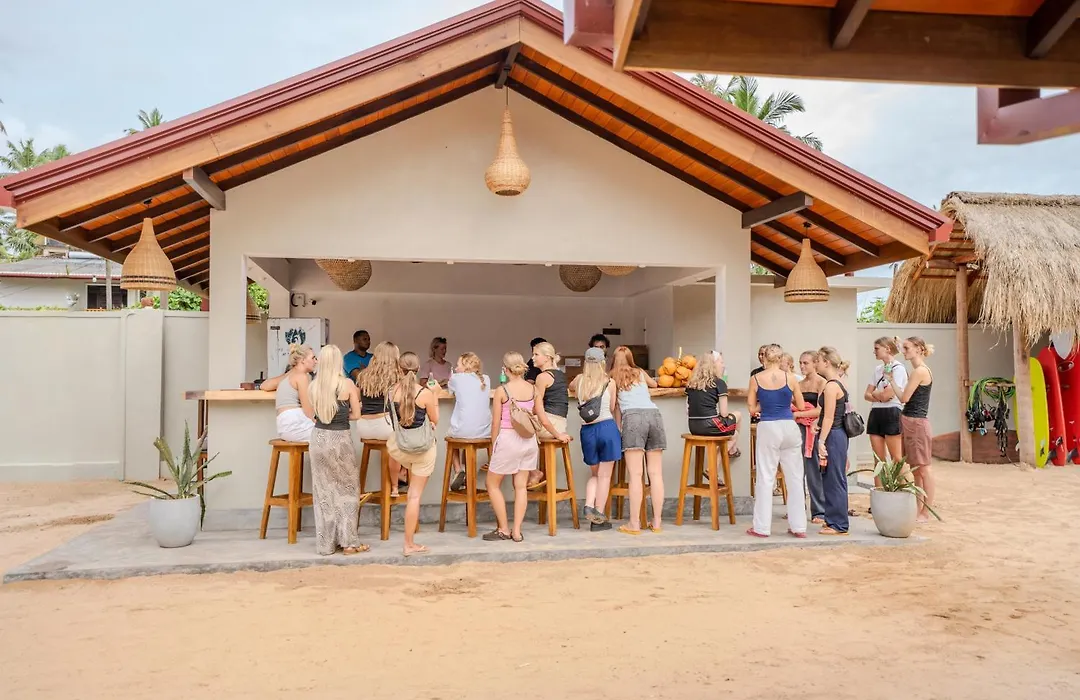 The Green Rooms Surf & Yoga Camp - On The Beach - Prime Location Renovated 2024-1