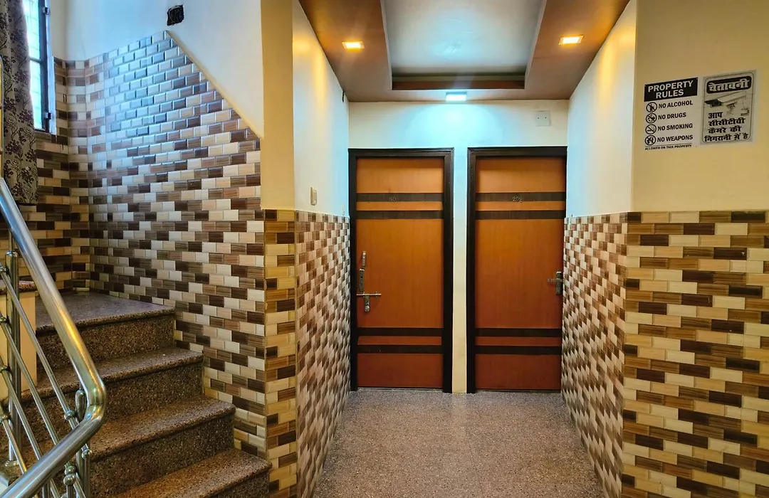 Hotel H M International-1