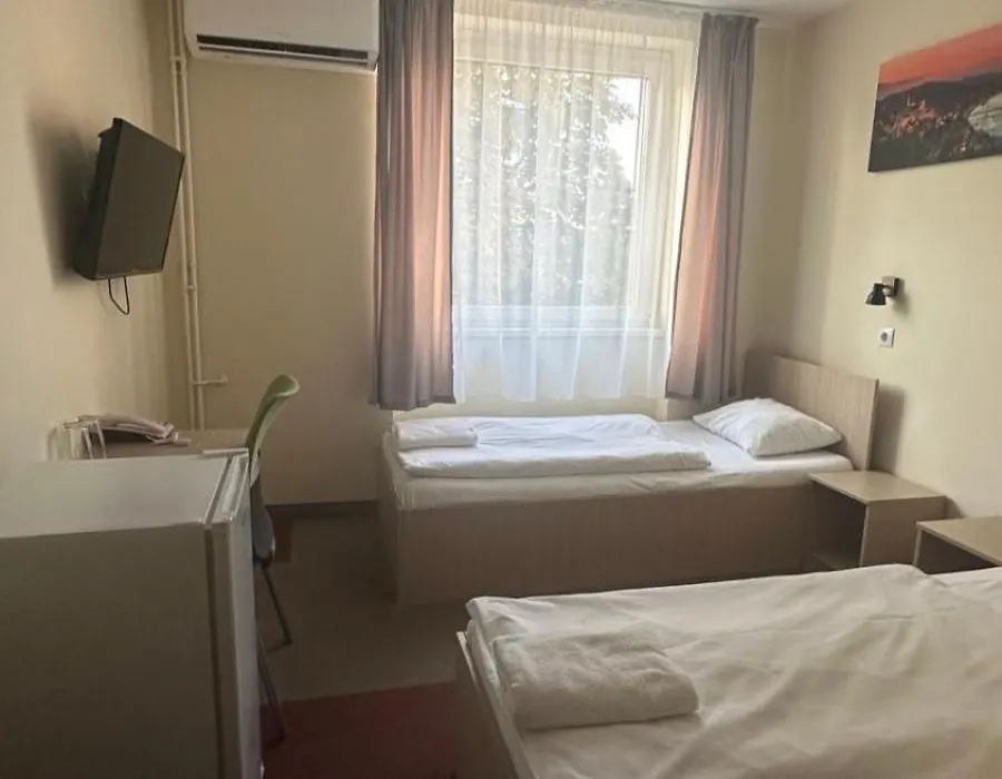 Free Parking, Free Breakfast, Only 15 Minutes To City Center-1
