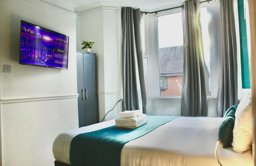 Blackpool Seaside Hotel - Comfortable - Double, King & Super King Beds --1