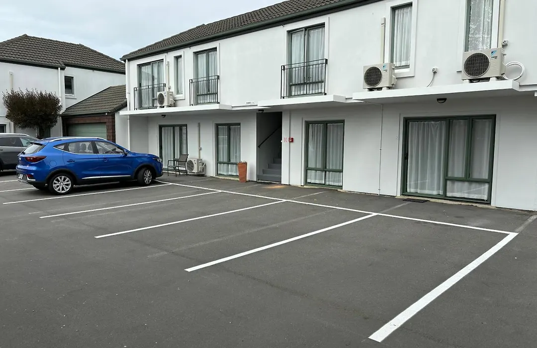 Courtesy Court Motel-1