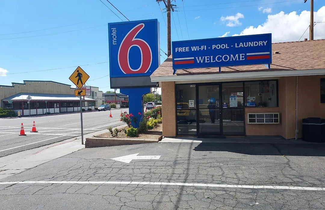 Motel 6-1