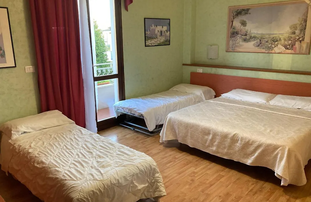 Hotel Benaco-1
