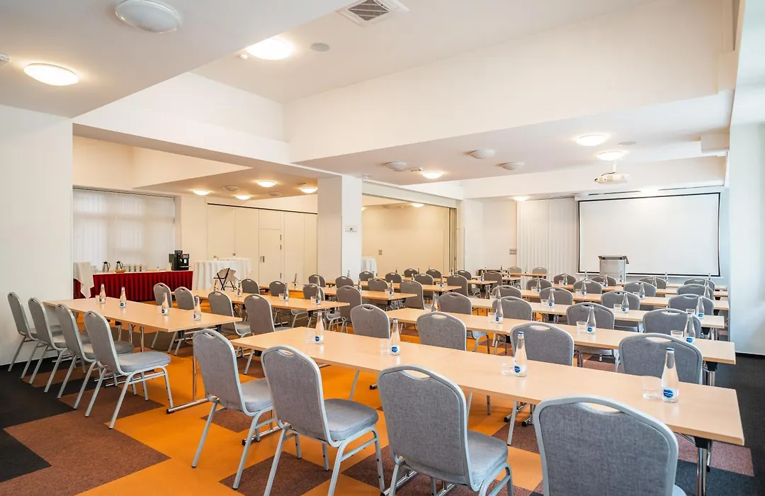 Hotel Globus-1