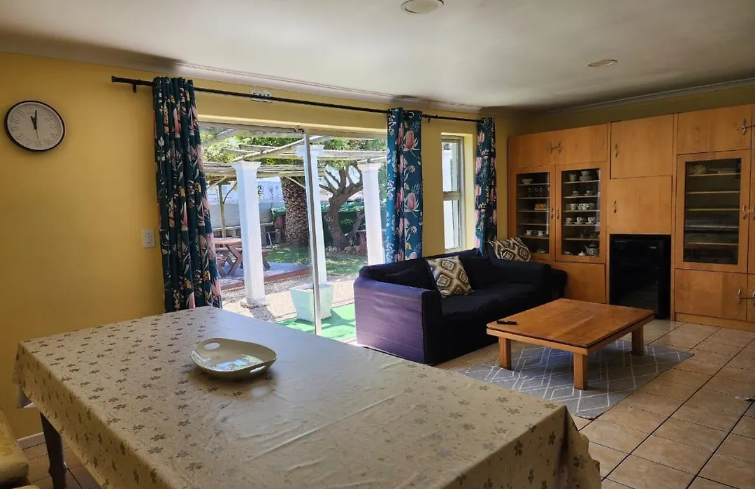 Pelican Accommodation Ottery-1