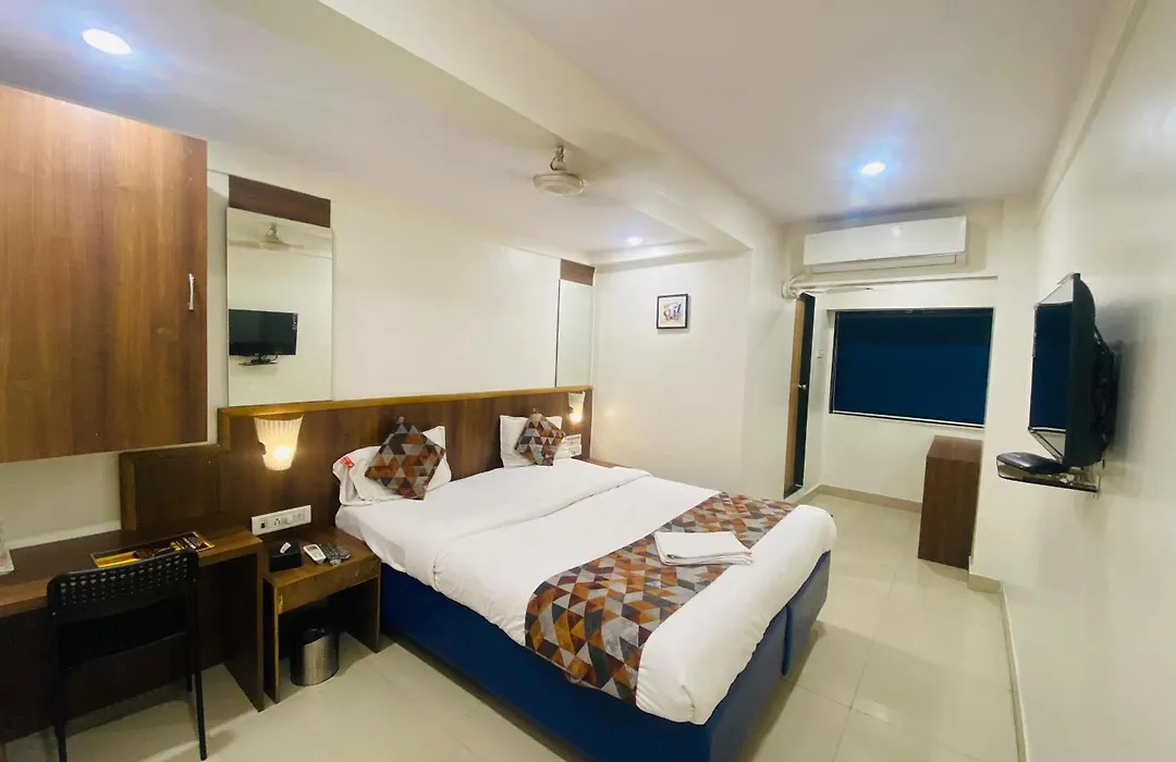 Hotel Vashi Inn-1