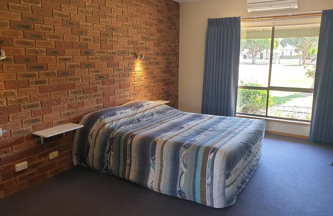 The Finley Palm Motor Inn-1