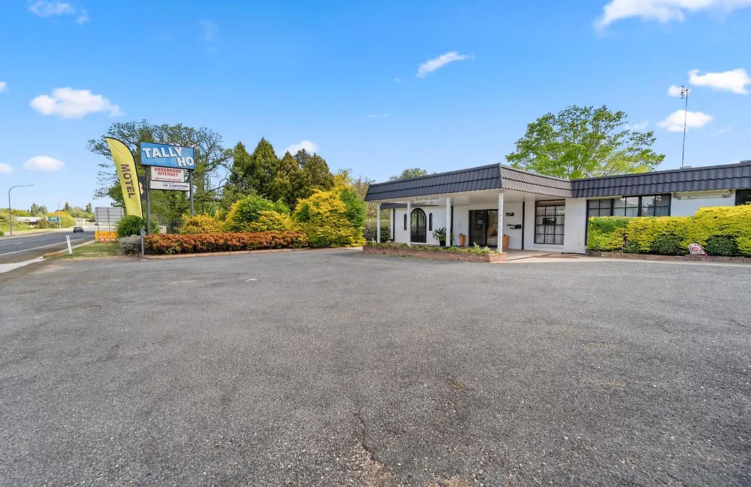 Tally Ho Motor Inn-1