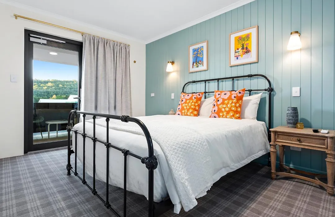 Village Inn Canungra-1