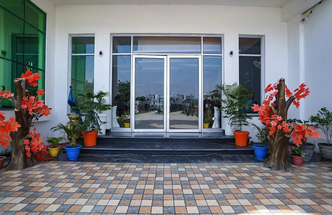 Fabhotel Square Jb Resort-1