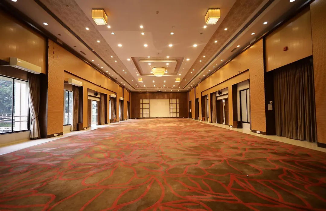 Hotel President Banquet & Lawn-1