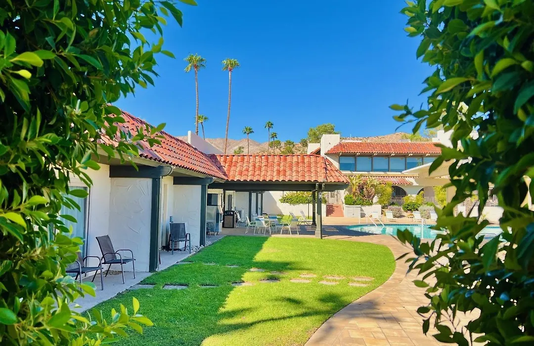 The Inn At Mission Lakes-1