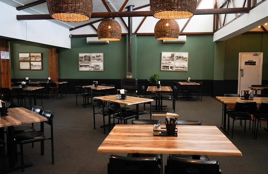 Queensland Hotel-1