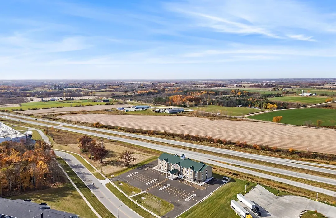 Cobblestone Hotel & Suites Denmark - Green Bay-1
