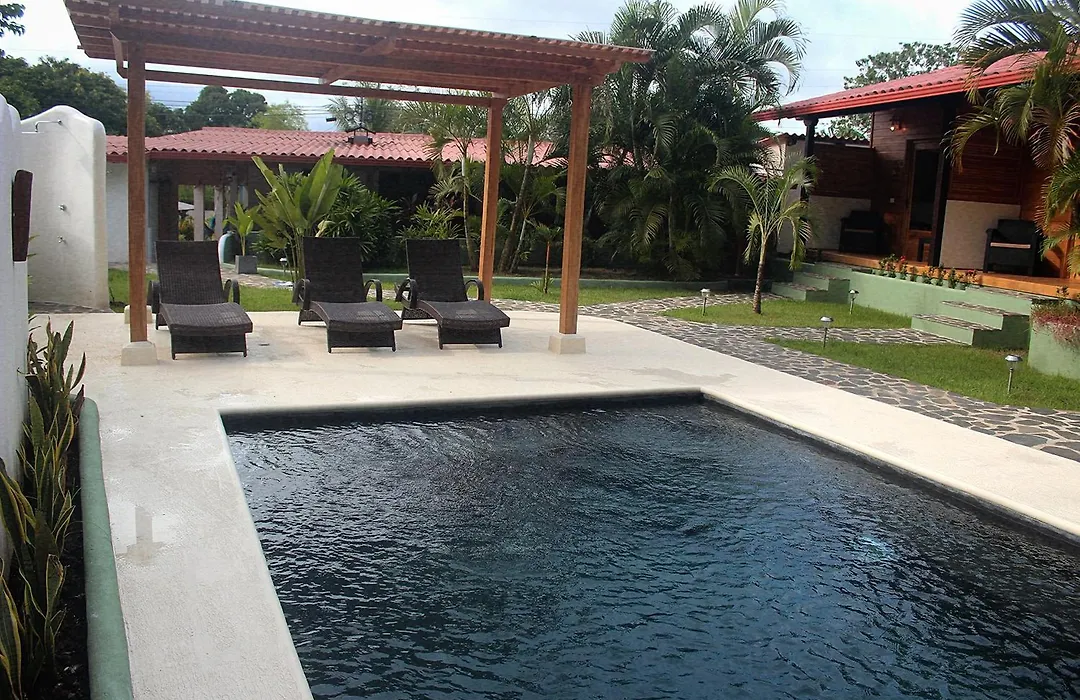 Tiki Lodge Hotel De Charme-1