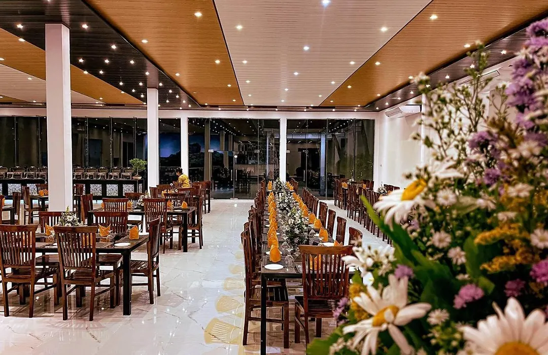 Acme Grand Hotel-1