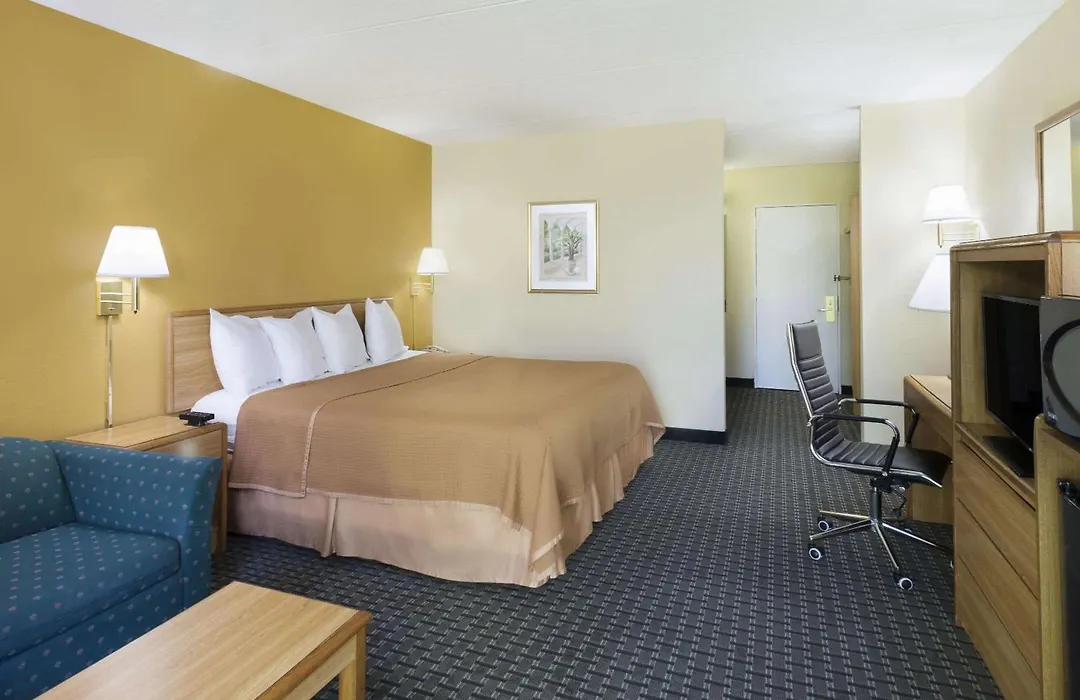 Howard Johnson By Wyndham Newburgh-1