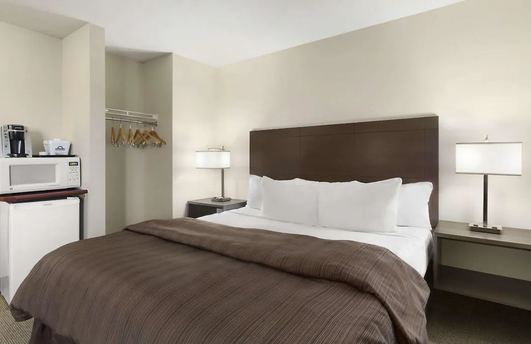 Days Inn By Wyndham Steinbach-1