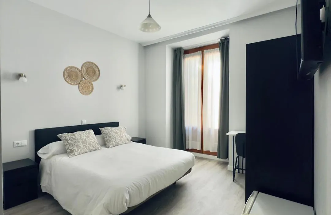 Hostal Conde De Alba-1