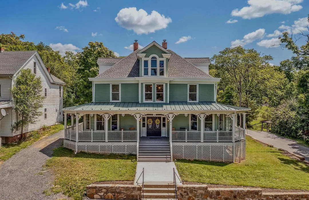 The Grand Castalian Inn Bed And Breakfast-1